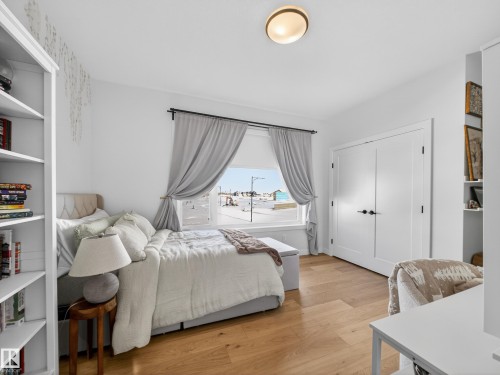 Bedroom with light wood-type flooring - 5507 Chegwin Point(E), Edmonton, AB - Indoor Photo Showing Bedroom