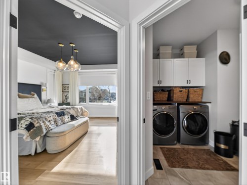 Laundry area featuring cabinet space and independent washer and dryer - 5507 Chegwin Point(E), Edmonton, AB - Indoor Photo Showing Laundry Room