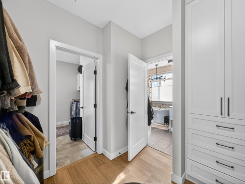 Walk in closet with light wood-style flooring - 5507 Chegwin Point(E), Edmonton, AB - Indoor Photo Showing Other Room