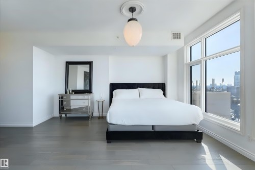 1107 9020 Jasper Avenue, Edmonton, AB - Indoor Photo Showing Bedroom