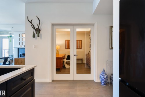 1107 9020 Jasper Avenue, Edmonton, AB - Indoor