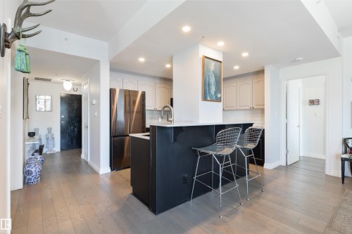 1107 9020 Jasper Avenue, Edmonton, AB - Indoor Photo Showing Kitchen With Upgraded Kitchen