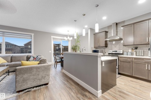 2987 Chokecherry Common, Edmonton, AB - Indoor Photo Showing Kitchen With Upgraded Kitchen