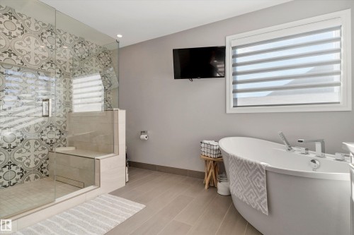 17437 5A Avenue, Edmonton, AB - Indoor Photo Showing Bathroom