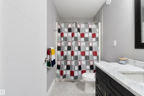 Bathroom with vanity, curtained shower, and a textured ceiling - 56 Durrand Bend, Fort Saskatchewan, AB - Indoor Photo Showing Bathroom
