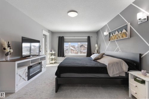 Bedroom featuring light carpet and a textured ceiling - 56 Durrand Bend, Fort Saskatchewan, AB - Indoor Photo Showing Bedroom