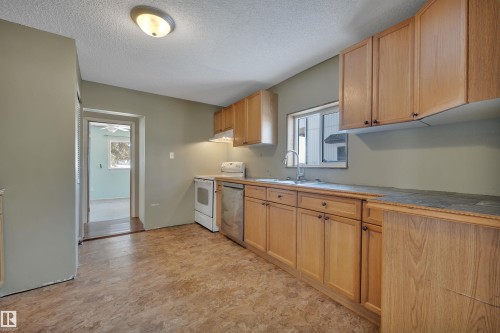 4712 49 Street, Calmar, AB - Indoor Photo Showing Kitchen