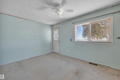 4712 49 Street, Calmar, AB - Indoor Photo Showing Other Room