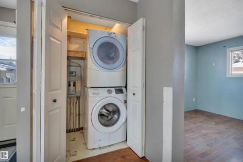 4712 49 Street, Calmar, AB - Indoor Photo Showing Laundry Room