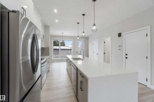 9145 154 Street, Edmonton, AB - Indoor Photo Showing Kitchen With Upgraded Kitchen