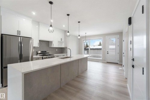 9145 154 Street, Edmonton, AB - Indoor Photo Showing Kitchen With Upgraded Kitchen