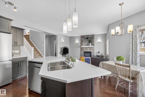 90 Hilldowns Drive, Spruce Grove, AB - Indoor Photo Showing Kitchen With Double Sink With Upgraded Kitchen