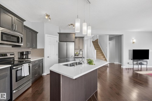 90 Hilldowns Drive, Spruce Grove, AB - Indoor Photo Showing Kitchen With Double Sink With Upgraded Kitchen
