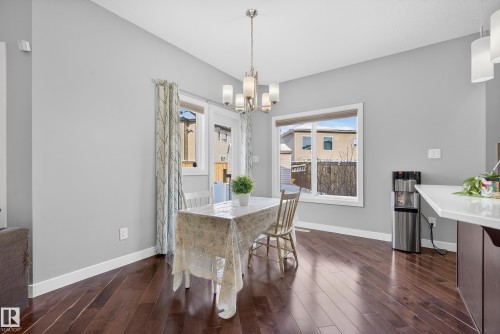 90 Hilldowns Drive, Spruce Grove, AB - Indoor Photo Showing Dining Room