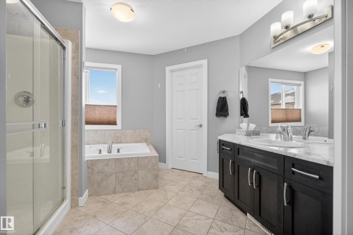 90 Hilldowns Drive, Spruce Grove, AB - Indoor Photo Showing Bathroom