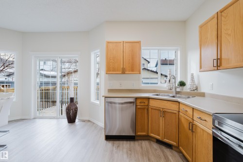 42 1780 Glastonbury Boulevard, Edmonton, AB - Indoor Photo Showing Kitchen With Double Sink
