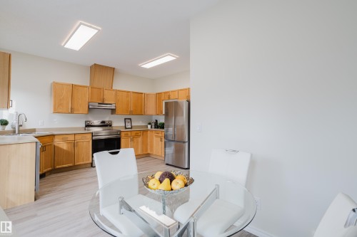 42 1780 Glastonbury Boulevard, Edmonton, AB - Indoor Photo Showing Kitchen