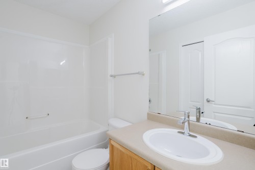 42 1780 Glastonbury Boulevard, Edmonton, AB - Indoor Photo Showing Bathroom