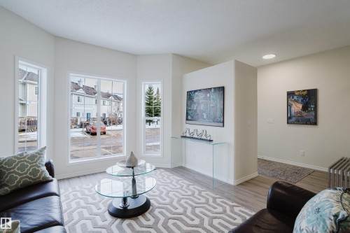 42 1780 Glastonbury Boulevard, Edmonton, AB - Indoor Photo Showing Living Room