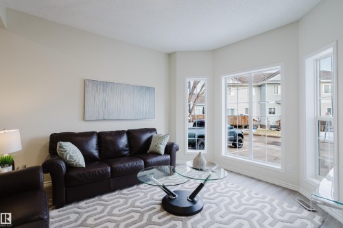 42 1780 Glastonbury Boulevard, Edmonton, AB - Indoor Photo Showing Living Room