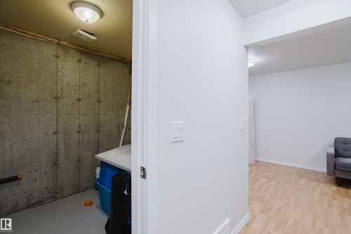 42 1780 Glastonbury Boulevard, Edmonton, AB - Indoor