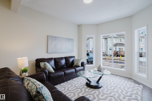 42 1780 Glastonbury Boulevard, Edmonton, AB - Indoor Photo Showing Living Room