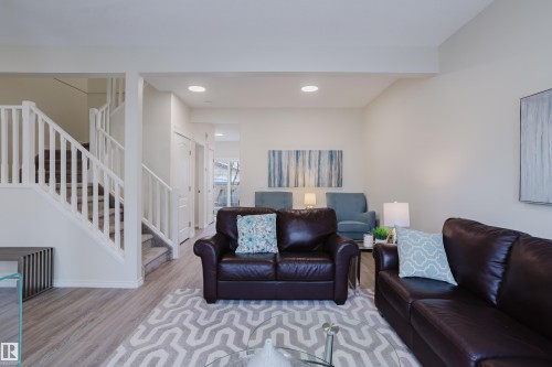42 1780 Glastonbury Boulevard, Edmonton, AB - Indoor Photo Showing Living Room