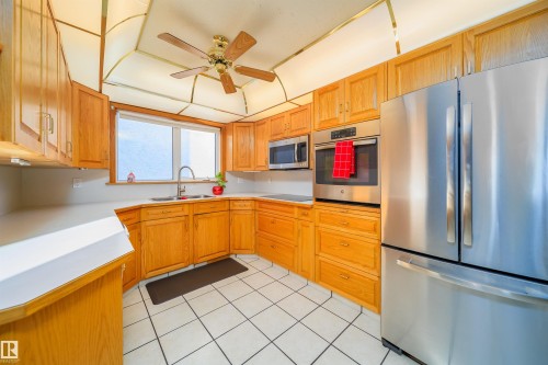 6931 14 Avenue, Edmonton, AB - Indoor Photo Showing Kitchen