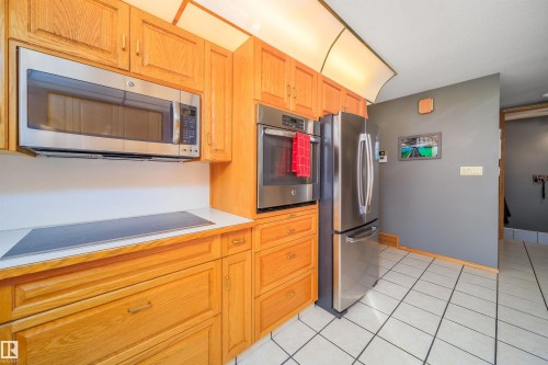 6931 14 Avenue, Edmonton, AB - Indoor Photo Showing Kitchen
