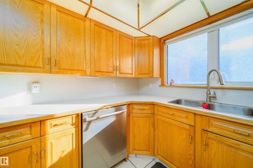 6931 14 Avenue, Edmonton, AB - Indoor Photo Showing Kitchen With Double Sink