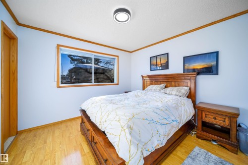 6931 14 Avenue, Edmonton, AB - Indoor Photo Showing Bedroom