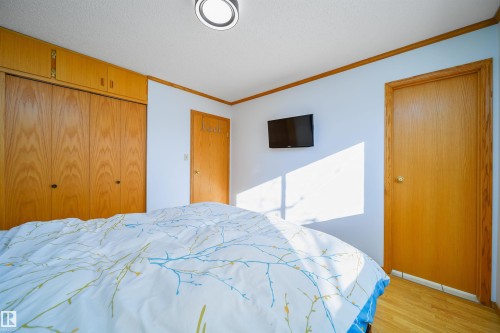 6931 14 Avenue, Edmonton, AB - Indoor Photo Showing Bedroom
