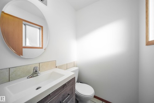 6931 14 Avenue, Edmonton, AB - Indoor Photo Showing Bathroom