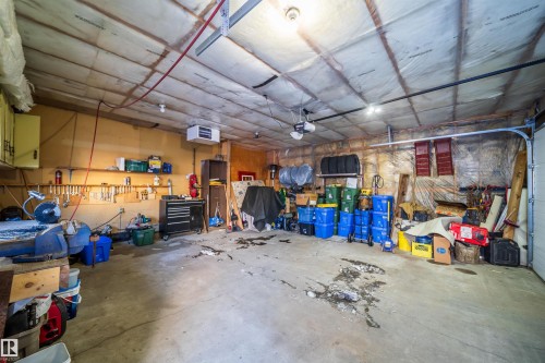 6931 14 Avenue, Edmonton, AB - Indoor Photo Showing Garage