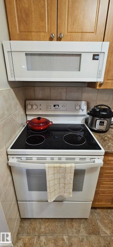 906 11307 99 Avenue, Edmonton, AB - Indoor Photo Showing Kitchen