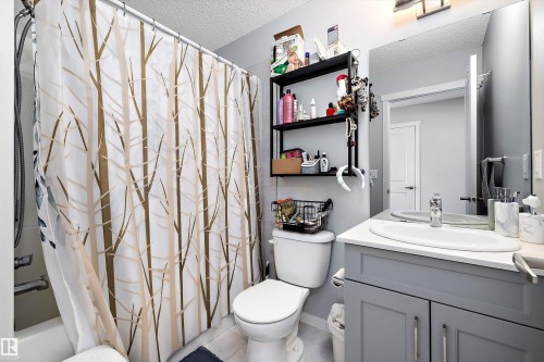 20106 27 Avenue, Edmonton, AB - Indoor Photo Showing Bathroom