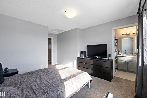 20106 27 Avenue, Edmonton, AB - Indoor Photo Showing Bedroom