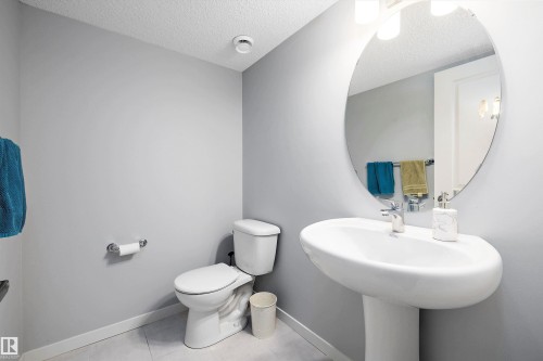 20106 27 Avenue, Edmonton, AB - Indoor Photo Showing Bathroom