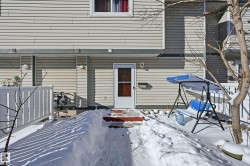 1482 LAKEWOOD Road W  Edmonton, AB T6K 3M2