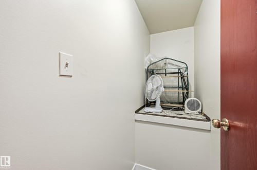 Detailed view of baseboards - 1482 Lakewood Road W, Edmonton, AB - Indoor Photo Showing Other Room