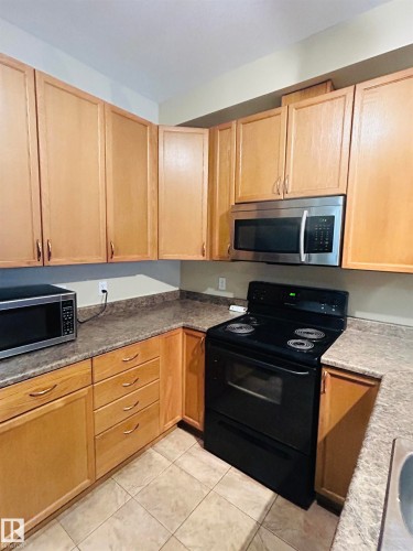 214 4304 139 Avenue, Edmonton, AB - Indoor Photo Showing Kitchen