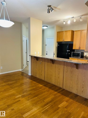 214 4304 139 Avenue, Edmonton, AB - Indoor Photo Showing Kitchen