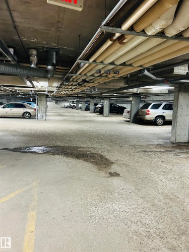 214 4304 139 Avenue, Edmonton, AB - Indoor Photo Showing Garage