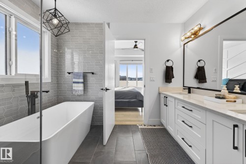 153 Henderson Link, Spruce Grove, AB - Indoor Photo Showing Bathroom