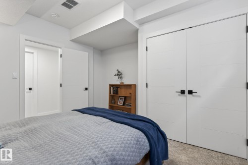 153 Henderson Link, Spruce Grove, AB - Indoor Photo Showing Bedroom