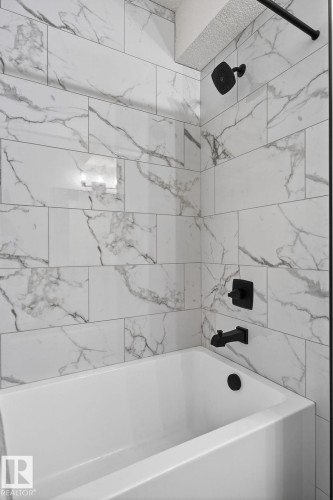 153 Henderson Link, Spruce Grove, AB - Indoor Photo Showing Bathroom