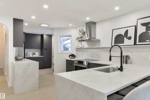 129 Ironwood Place, Edmonton, AB - Indoor Photo Showing Kitchen With Upgraded Kitchen