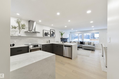 129 Ironwood Place, Edmonton, AB - Indoor Photo Showing Kitchen With Upgraded Kitchen