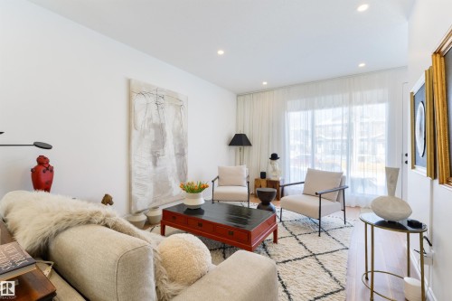 7707 79 Avenue, Edmonton, AB - Indoor Photo Showing Living Room