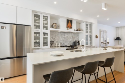 7707 79 Avenue, Edmonton, AB - Indoor Photo Showing Kitchen With Upgraded Kitchen